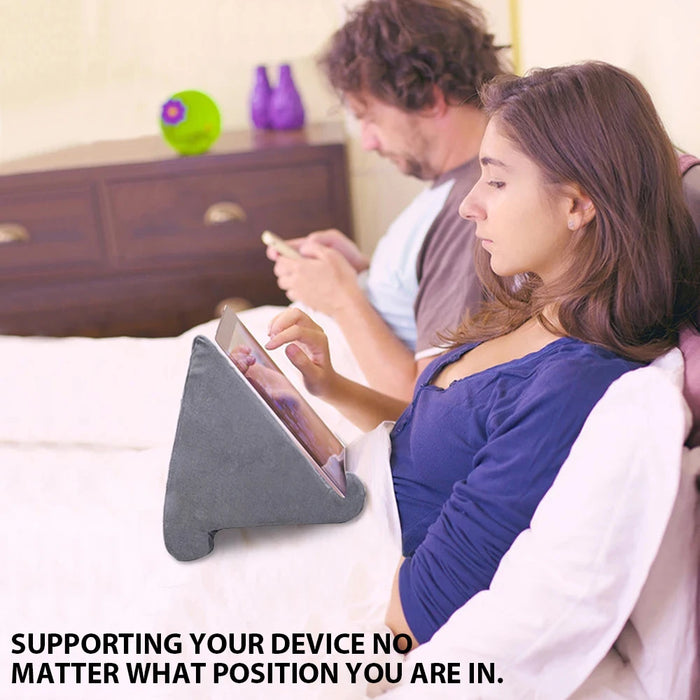 Multifunctional pillow-type tablet and phone holder, suitable for iPad and other devices, made from sponge material for added comfort.